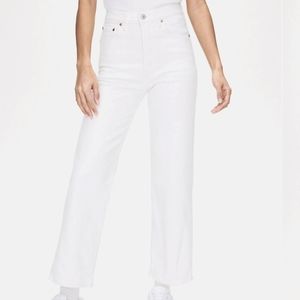 Levis Ribcage jeans.